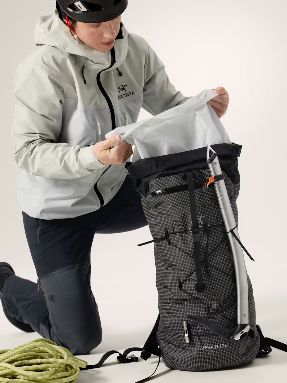 Arc'terxy Alpha FL 20 Backpack, Black – Trailhead Paddle Shack