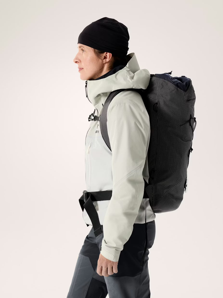 Arc'terxy Alpha FL 20 Backpack, Black – Trailhead Paddle Shack